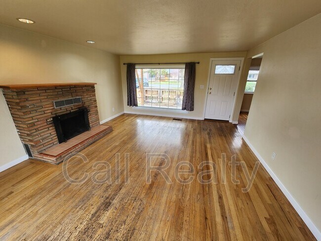 Foto del edificio - 1021 N Herald Rd