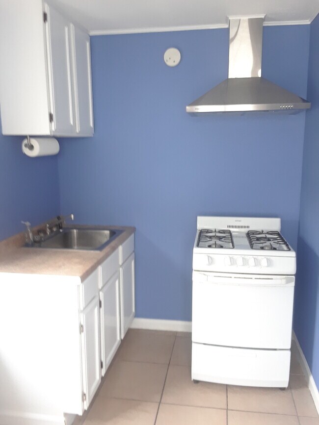 Kitchen - 2407 40th St