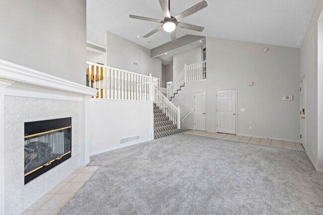 Foto del edificio - Four Bedroom Home Available in Overland Park