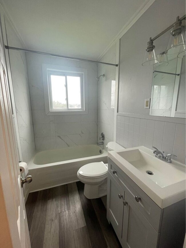 Building Photo - 437 Covert St