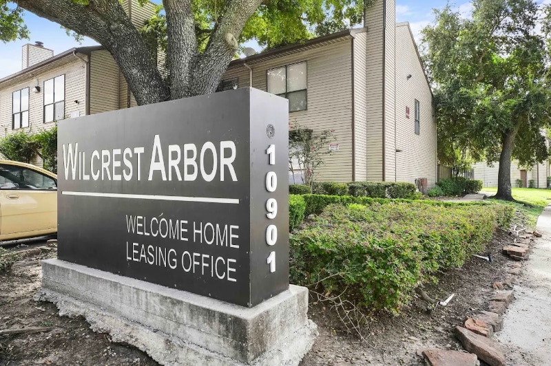 Foto del edificio - 10901 Village Bend Ln