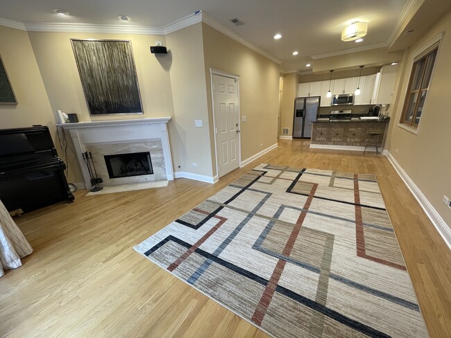 Building Photo - 1528 N Hudson Ave