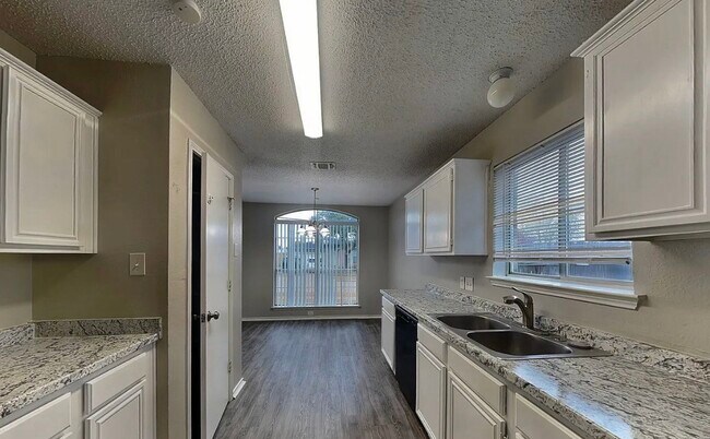 Foto del edificio - Spacious, Stylish, and Simply Perfect — 3-Bedroom Home