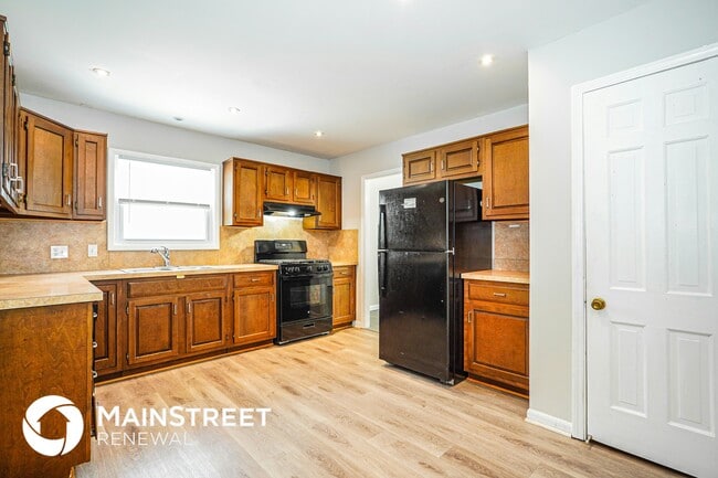 Building Photo - 7412 Roshon Ave
