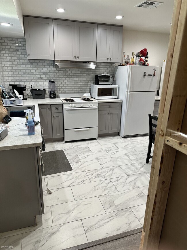 Foto del edificio - 1 br, 1 bath House - 15396 El Camino Avenue