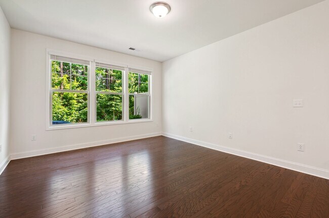 Foto del edificio - Available NOW! Beautiful 3bd/2.5ba Two-Sto...