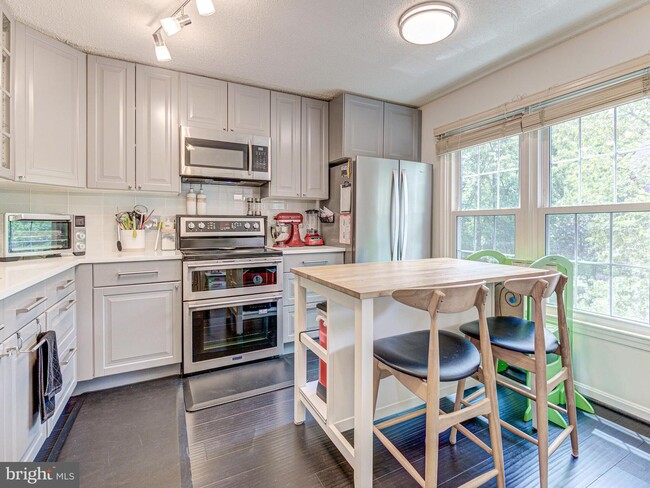 Building Photo - 7211 Squirrel Run Ct
