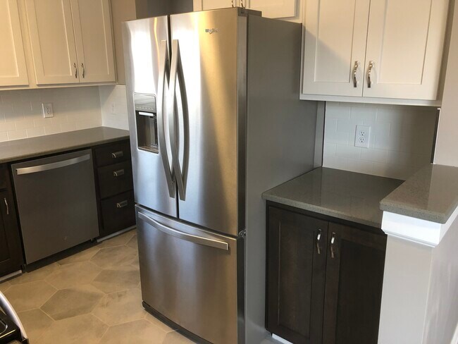 Stainless steel appliances and two-tone custom cabinets - 2901 S 60th St