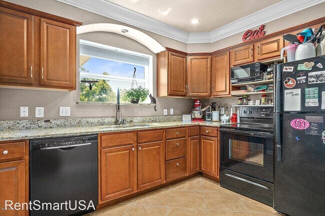 Building Photo - 3 br, 2 bath House - 710 South Peninsula Dr.