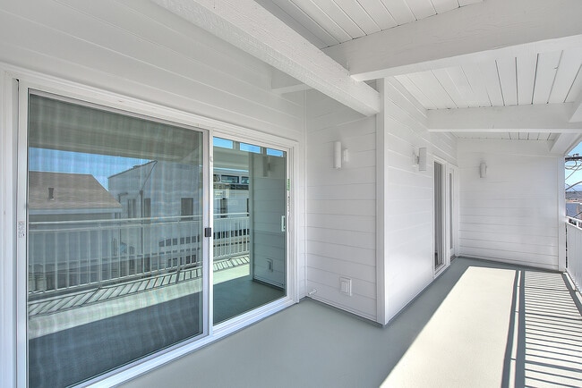 Building Photo - 310 Bayview Dr