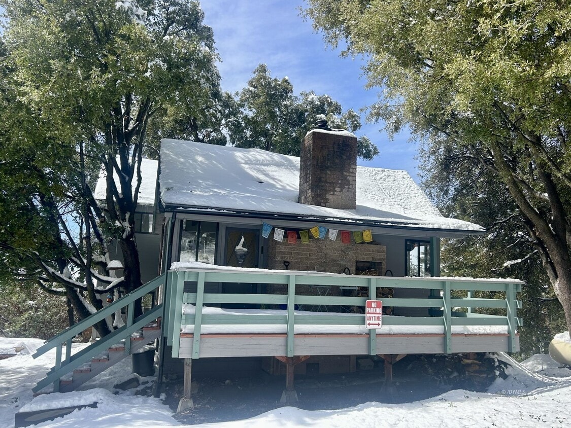 Primary Photo - Stunning 2Bd/1.75 Ba Remodeled Mountain Ho...