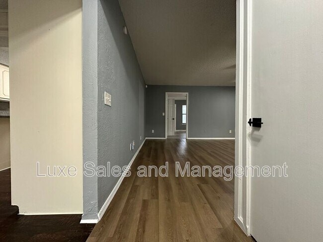 Foto del edificio - 5017 Woodward Ave