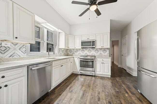 Foto del edificio - Spacious 5BR House in Chicago