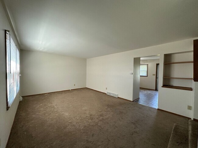 Foto del edificio - Spacious Townhouse in Greenfield!