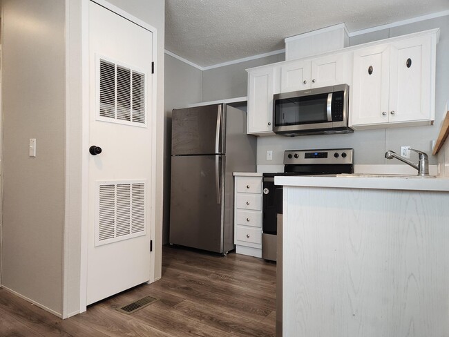 Building Photo - 210 Bobwhite Ln