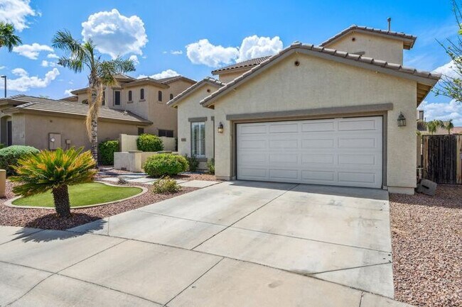 Foto del edificio - Beautiful 5 Bedroom 3 Bath home