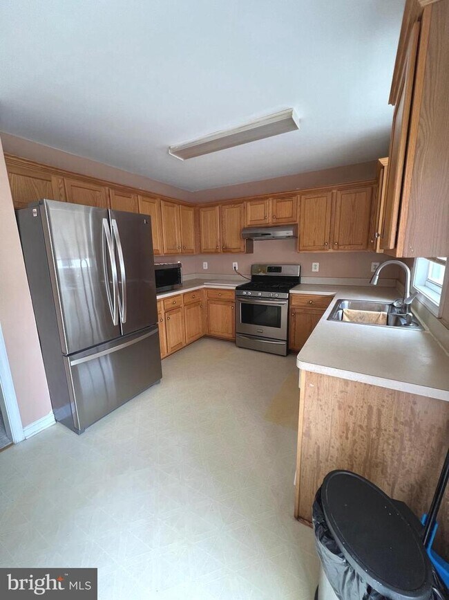 Building Photo - 8237 Red Carnation Ct