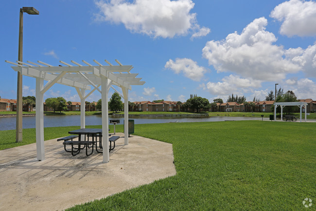 Barbeque & Picnic Area - The Abbey At Northlake