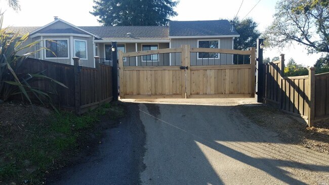 Foto del edificio - 1020 Stony Glen Ln