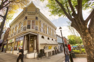 Building Photo - 174 College Ave