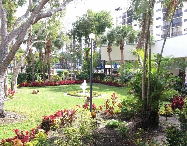 Foto del edificio - 17021 N Bay Rd