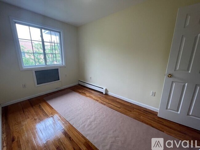 Building Photo - 338 Herzl St