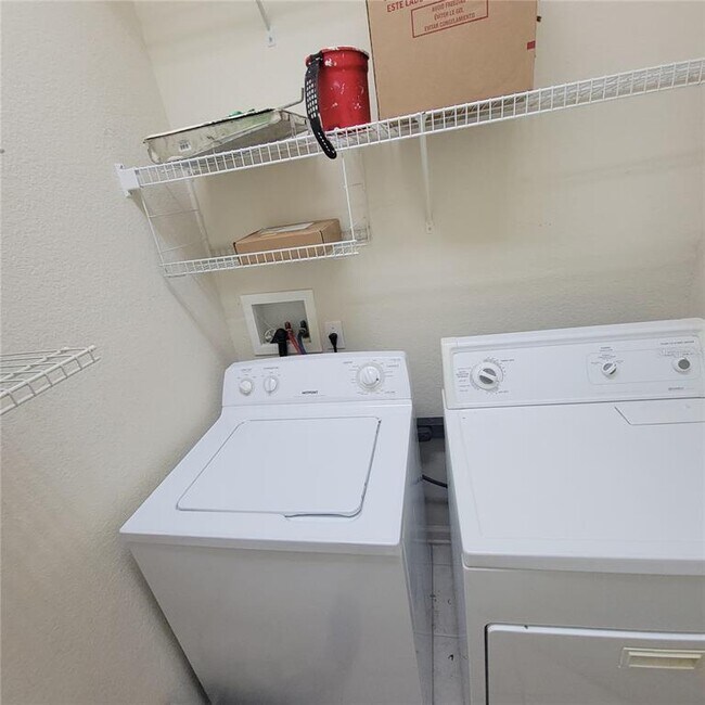 Foto del edificio - 3351 Whitestone Cir