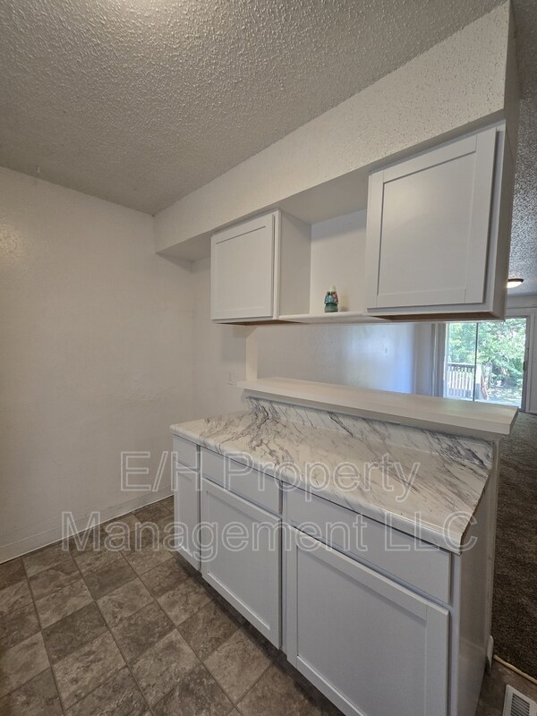 Foto del edificio - 8728 E Arthur Cir