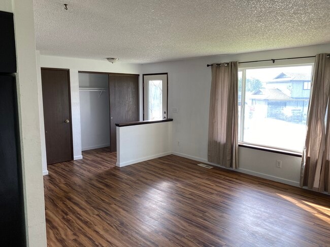 Building Photo - 1005 S Zillah Ct