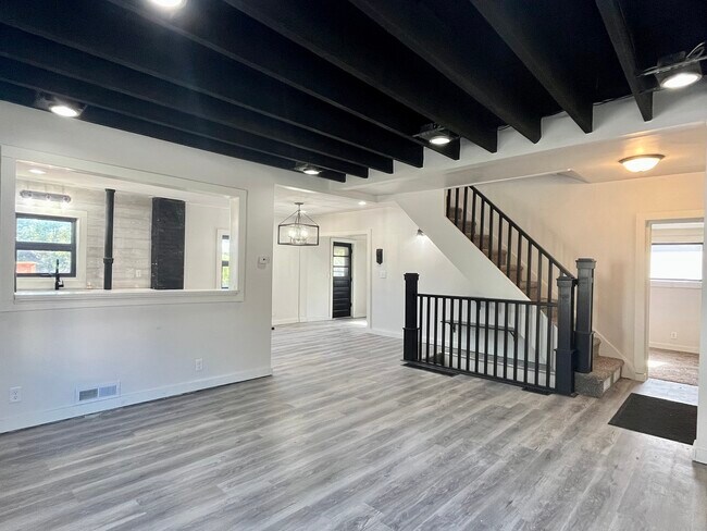 Building Photo - 315 3rd St N