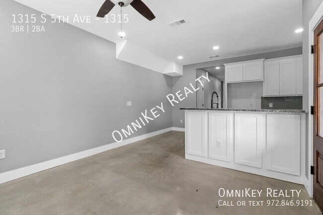 Building Photo - 1315 S 5th Ave