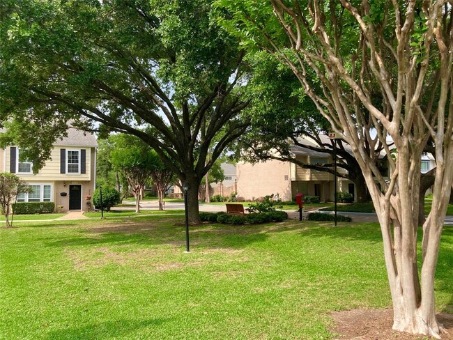 Foto del edificio - 10282 Briar Forest Dr