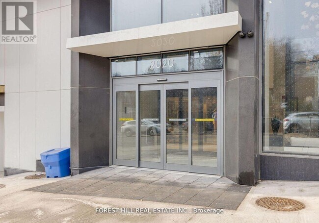 Photo du bâtiment - 2020-2020 Bathurst St
