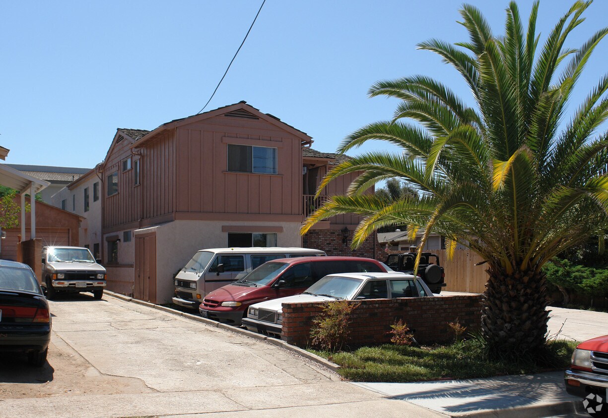 Foto del edificio - 8215 Orchard Ave