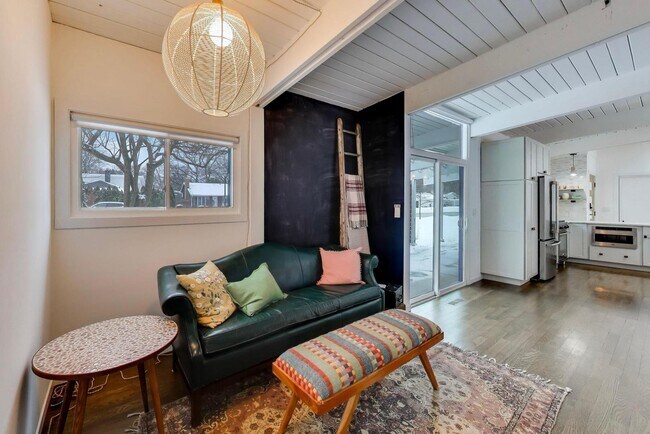 Foto del edificio - 2649 N Crawford Ave