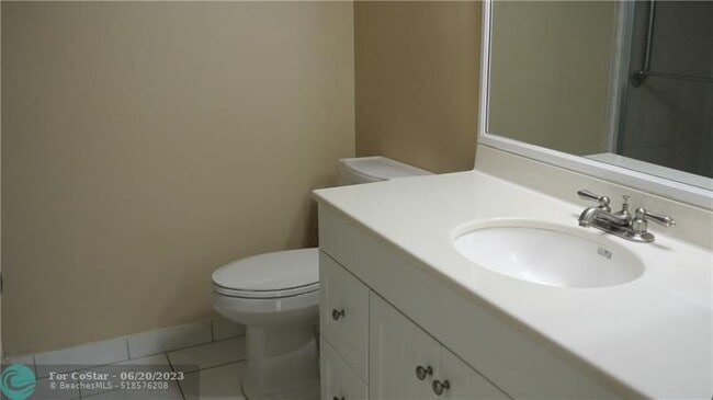 Foto del edificio - 8820 Royal Palm Blvd