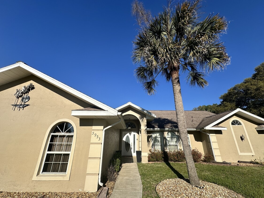 Foto principal - 5953 NE 62nd Court Rd