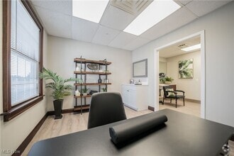Building Photo - 12799 Doula Ln