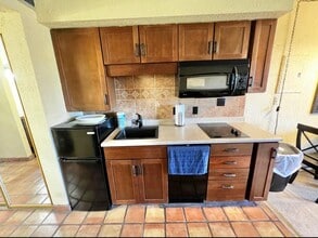 Building Photo - 73850 Fairway Dr