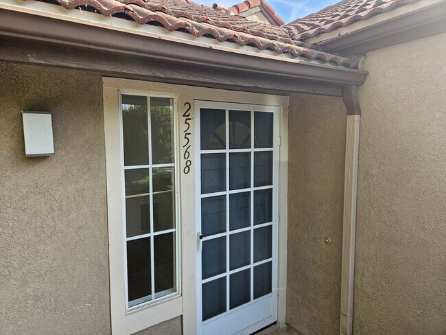 Foto del edificio - Wonderful 2 Bedroom 2 Bathroom Upper Level...
