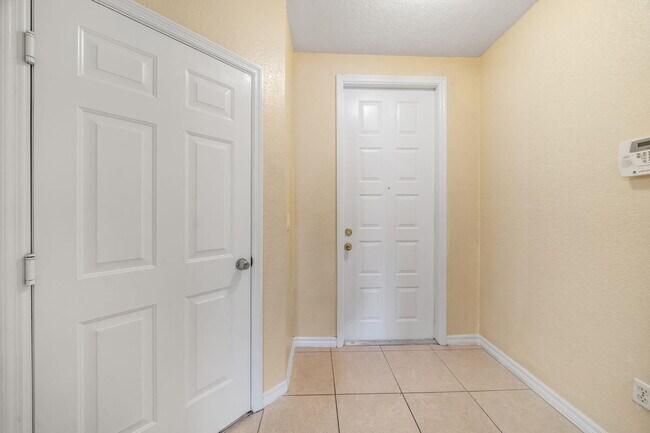 Foto del edificio - 1927 Alamanda Way