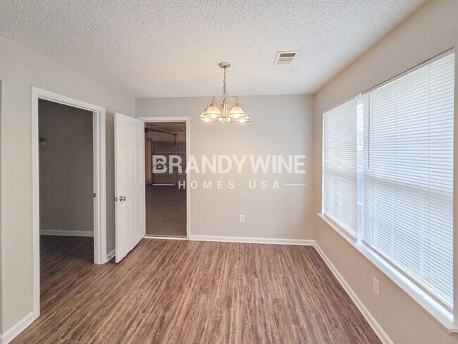 Foto del edificio - 2056 Registry Pl