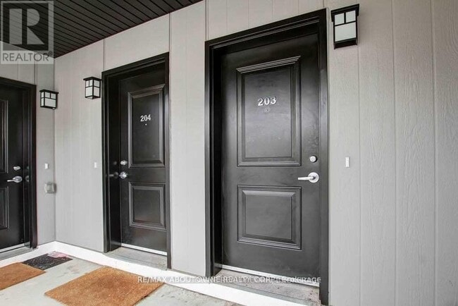 Building Photo - 1202 Main St E