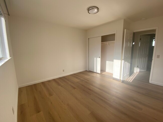 Foto del edificio - 210 Murlagan Ave