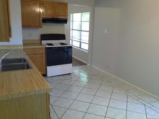 Foto del edificio - 8448 Dixon Ridge Dr