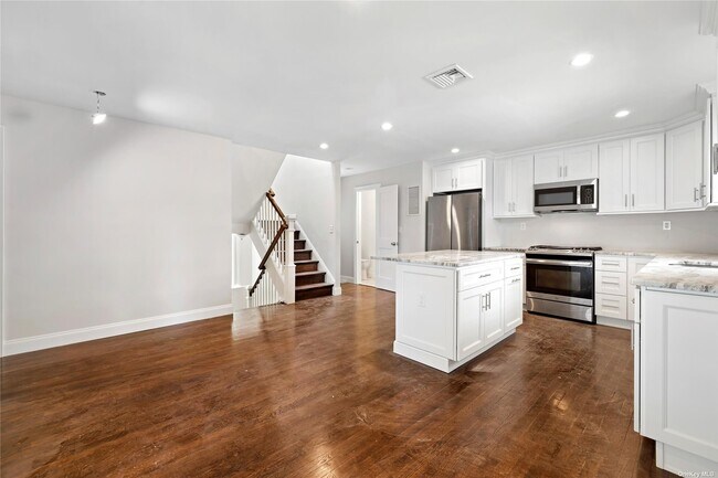 Building Photo - 14 Dunwood Rd
