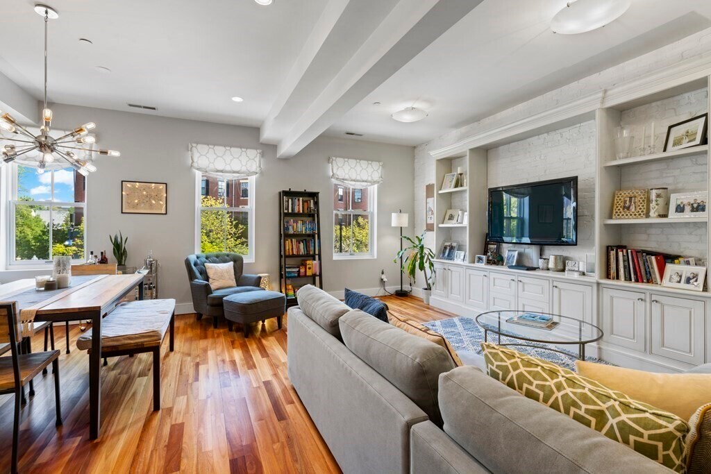 Primary Photo - 655 Tremont St