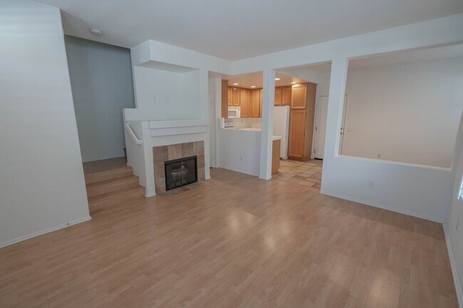 Foto del edificio - COMING SOON! Beautiful 3-Bedroom Corner-Lot Condo in the Palisades of Stevenson Ranch!