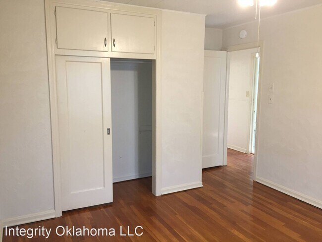 Building Photo - 2 br, 1 bath House - 3700 N. Drexel Blvd.