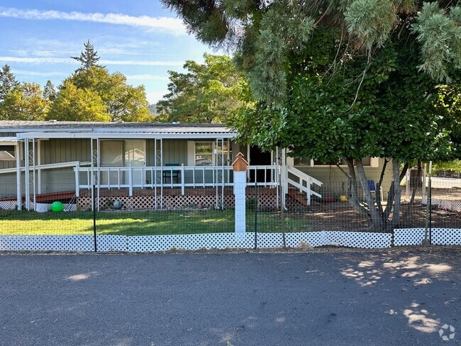 Building Photo - 1708 Fruitdale Dr